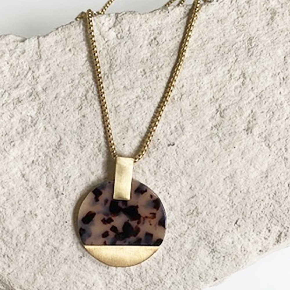 Paris Blonde Tortoise & Gold Necklace
